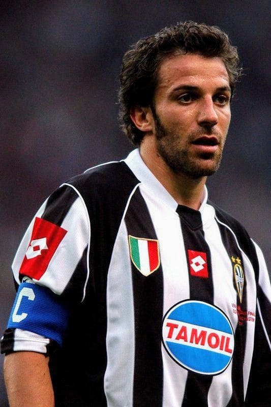 JUVENTUS 2002/3 Retro Home Shirt